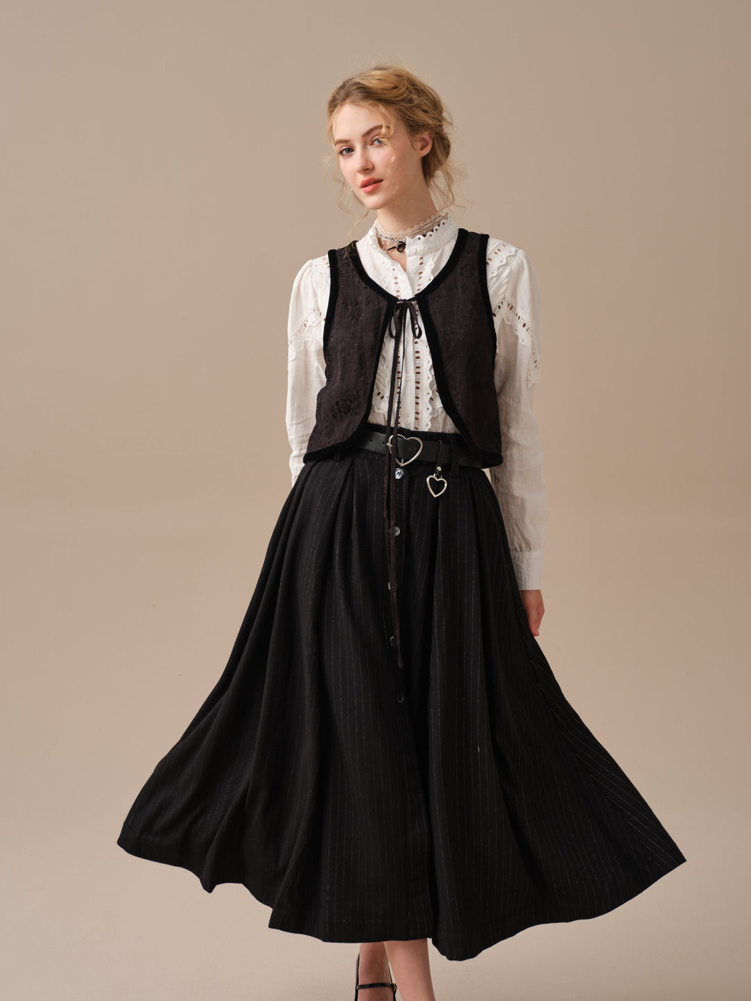 MARICEL 27 | Victorian Linen Shirt With Black Vest