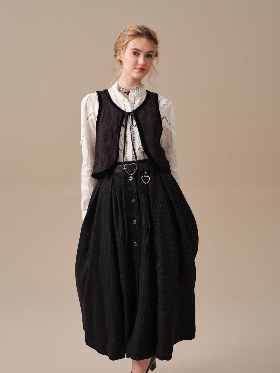 MARICEL 27 | Victorian Linen Shirt With Black Vest