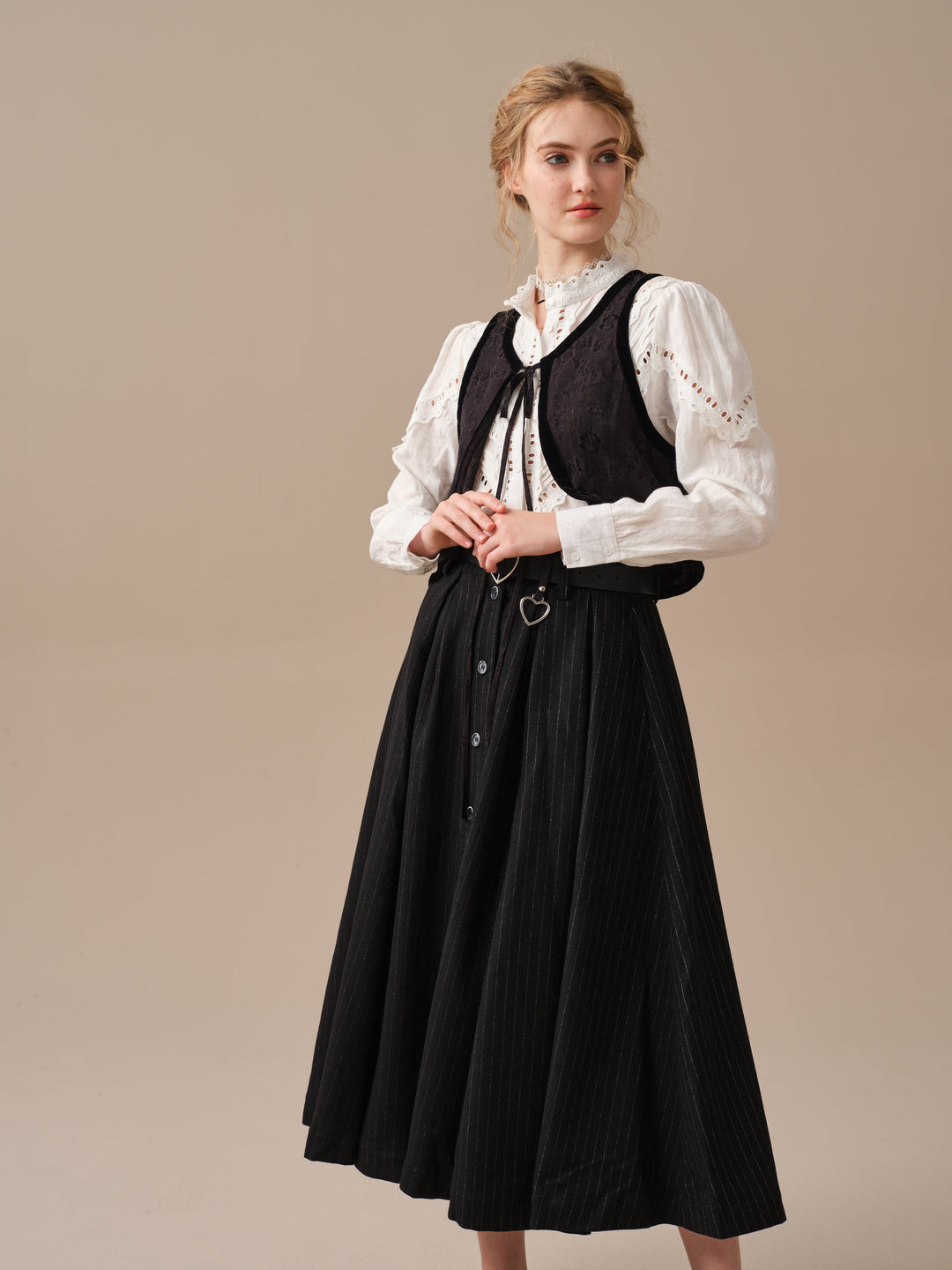 MARICEL 27 | Victorian Linen Shirt With Black Vest