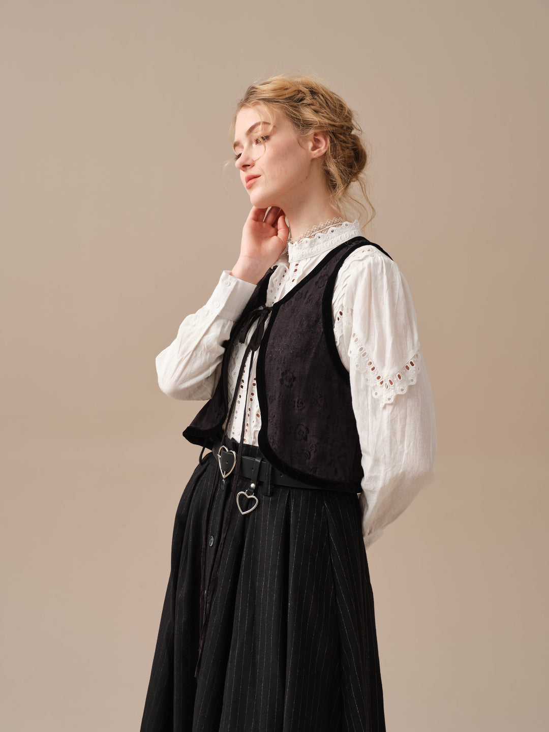 MARICEL 27 | Victorian Linen Shirt With Black Vest