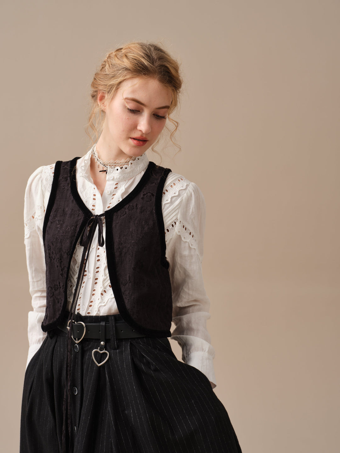 MARICEL 27 | Victorian Linen Shirt With Black Vest