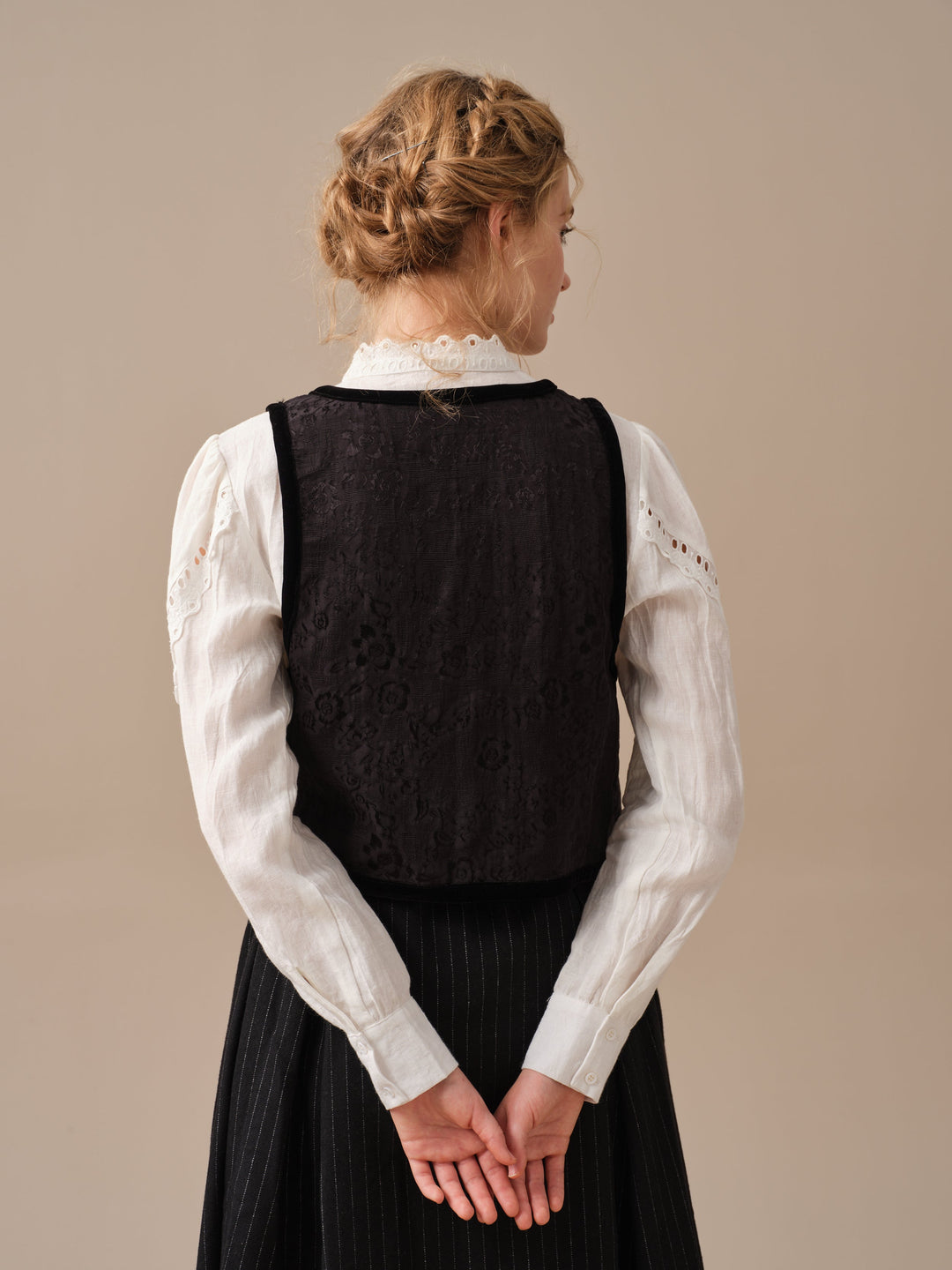 MARICEL 27 | Victorian Linen Shirt With Black Vest