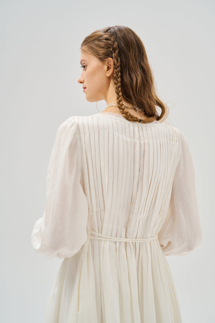 Josefina 19 | Dreamy Pleated Linen Gown