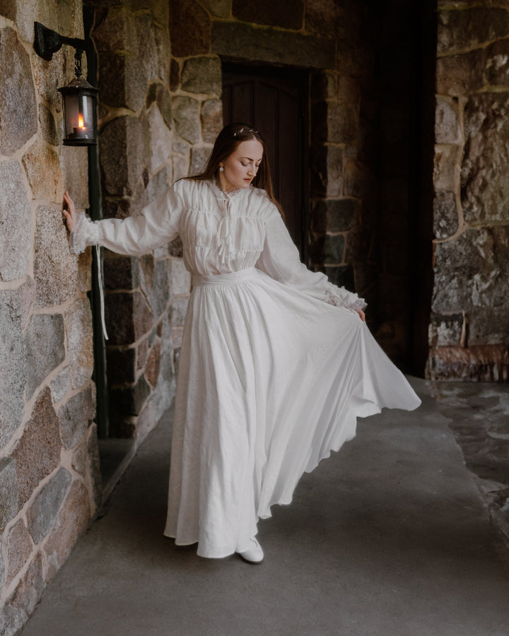 JENNIFER 33 | victorian linen blouse with lace