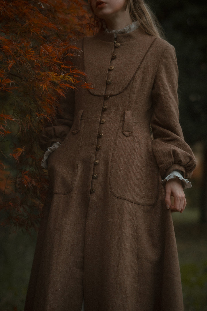 Margaret 25|100% wool buttoned down coat