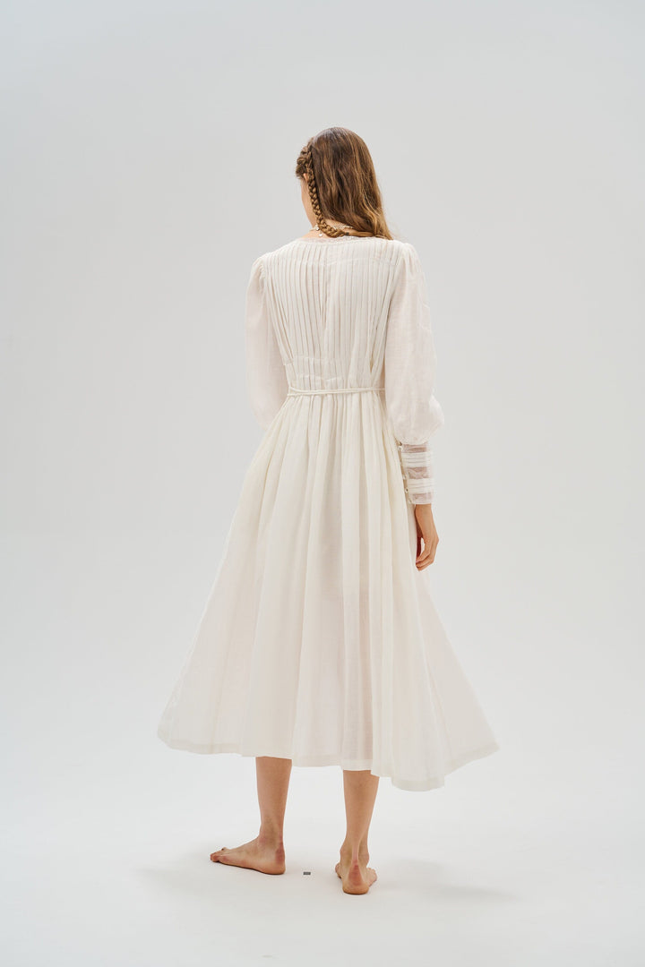 Josefina 19 | Dreamy Pleated Linen Gown