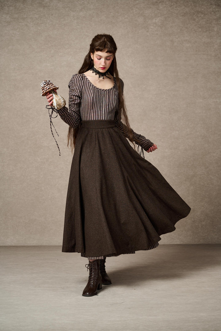 The Soft Lawn 12 | Midi Wool Skirt