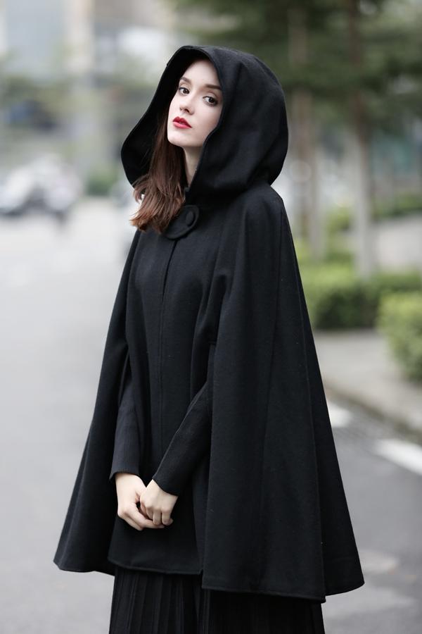 The New Yorker | Hooded Cashmere Cape