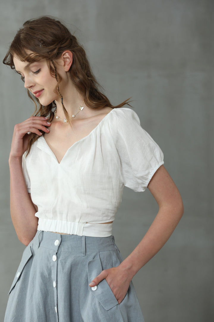 Ease 17 | White linen blouse