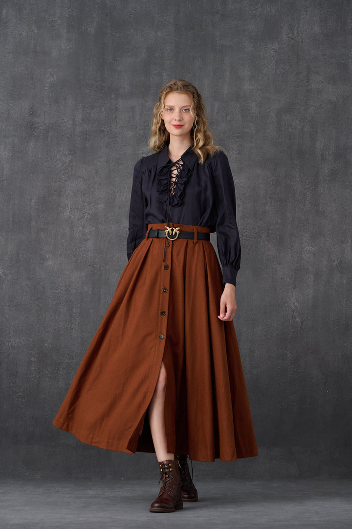 Naomi 33 |  buttoned up wool skirt in brown