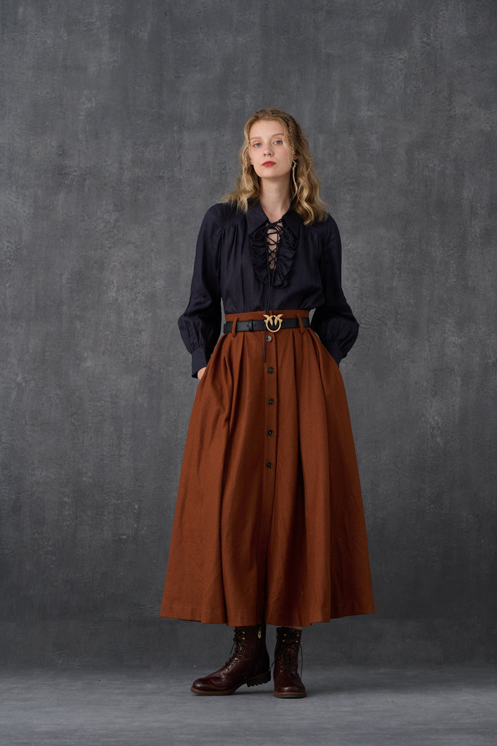 Naomi 33 |  buttoned up wool skirt in brown