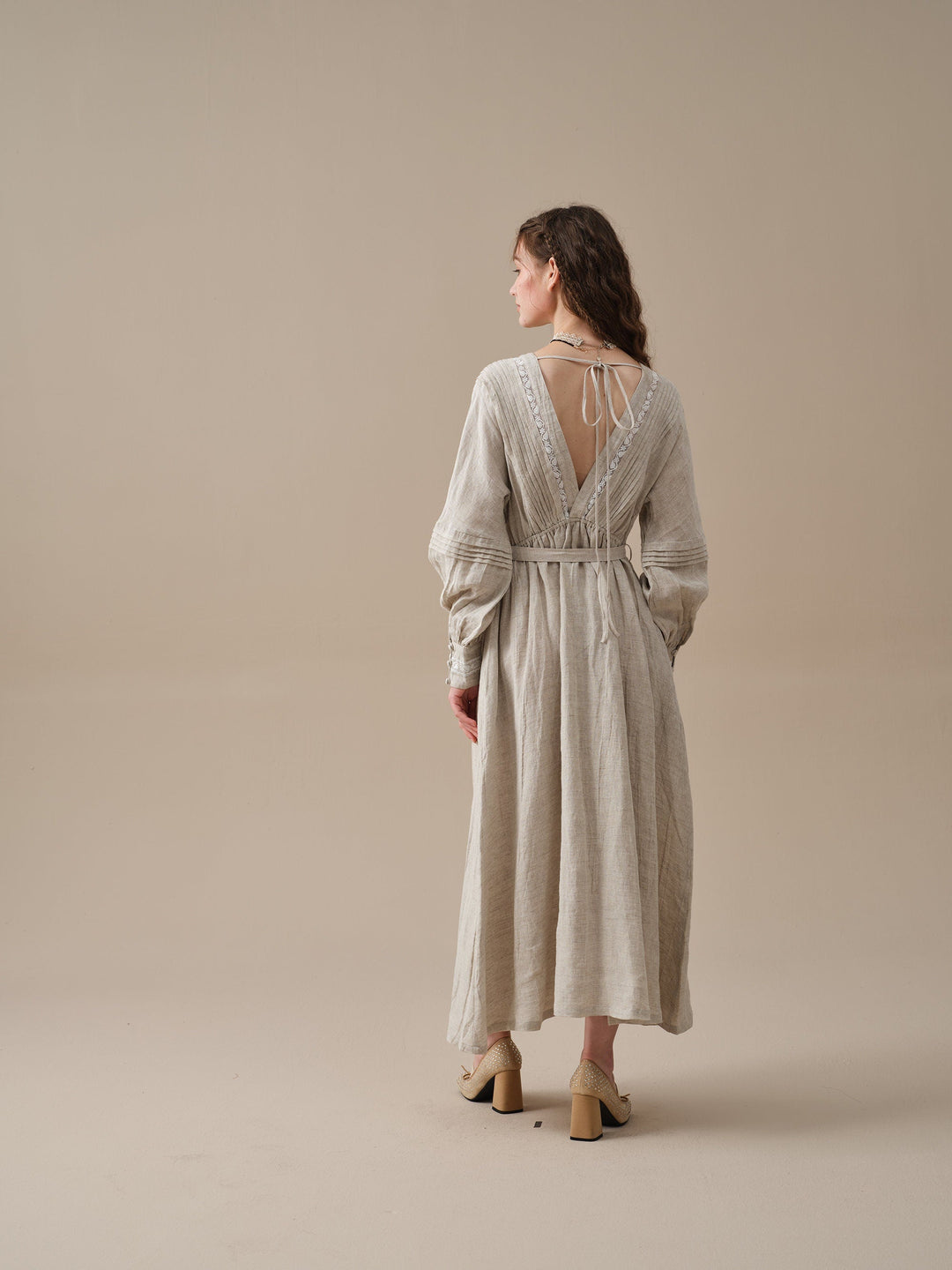 Octavia 17 | pintucked V-neck linen Dress