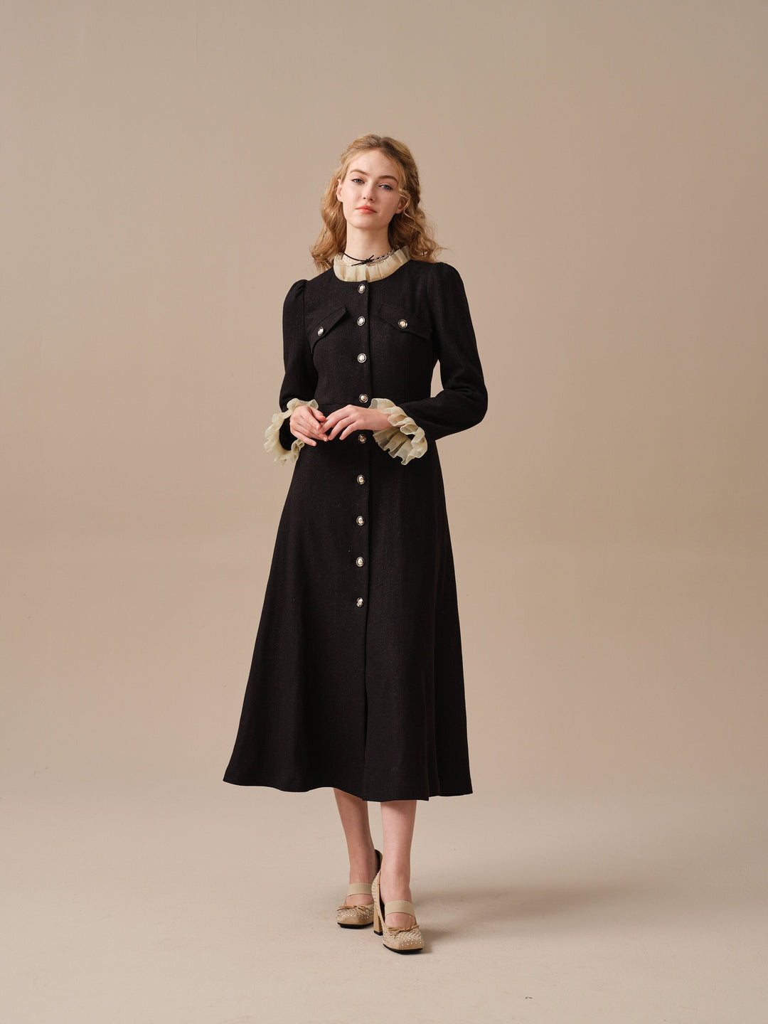 Nova 28 | buttoned wool dress with lace