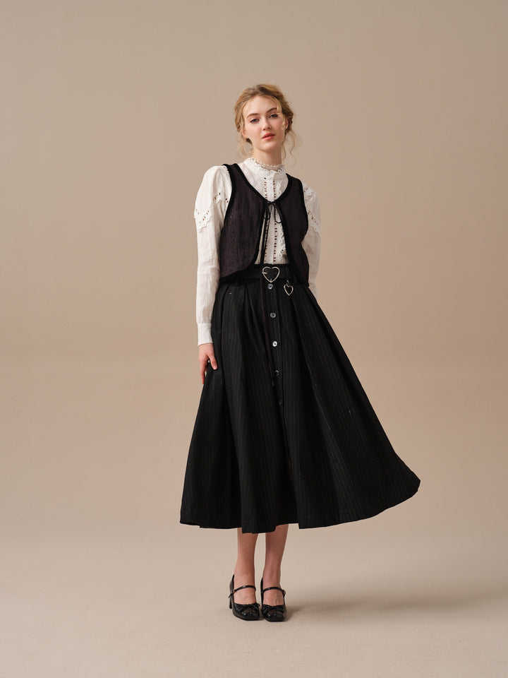 MARICEL 27 | Victorian Linen Shirt With Black Vest